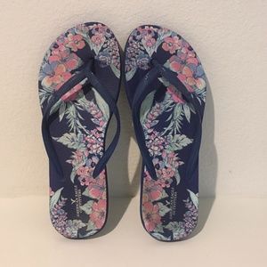 American Eagle Flip Flops